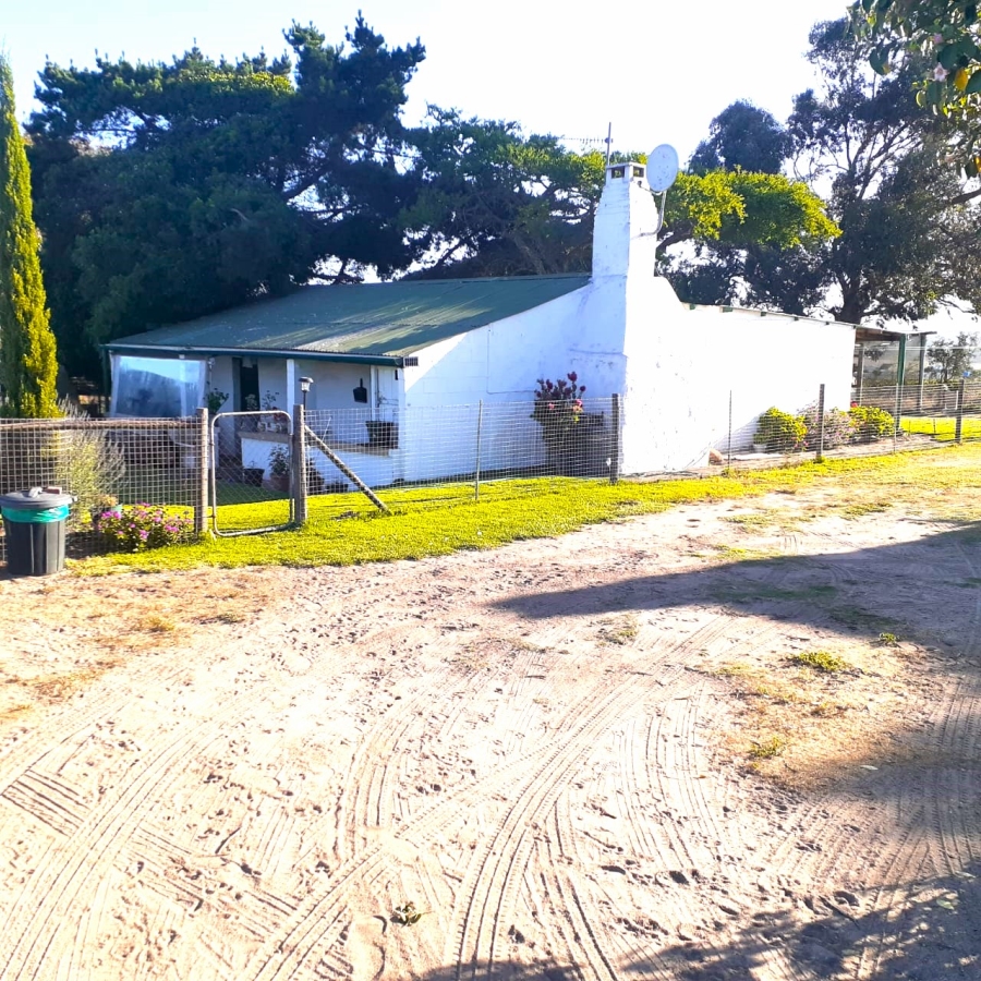 18 Bedroom Property for Sale in Trekoskraal Western Cape